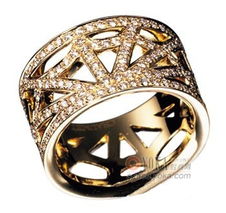 珠寶與啞鈴 優(yōu)雅與力量的完美平衡